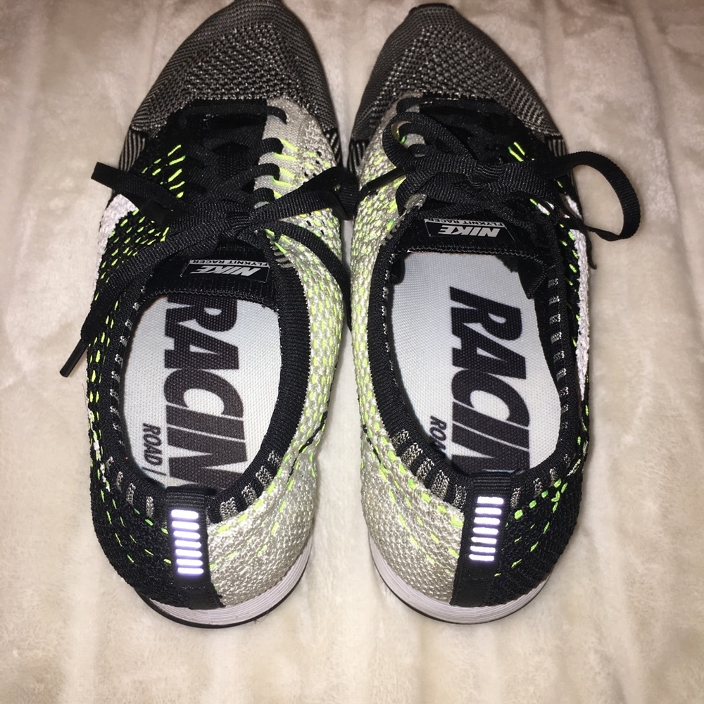 (Women’s 9) Unisex Nike Flyknit Racers - Picture 3 of 3
